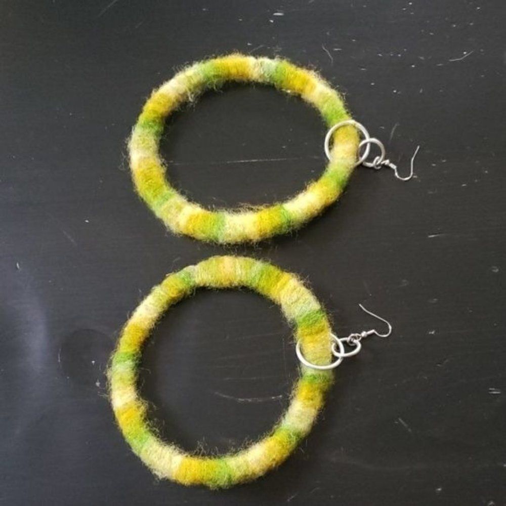 Vintage 70s Yellow Yarn Boho Hoop Earrings - Picture 6 of 8